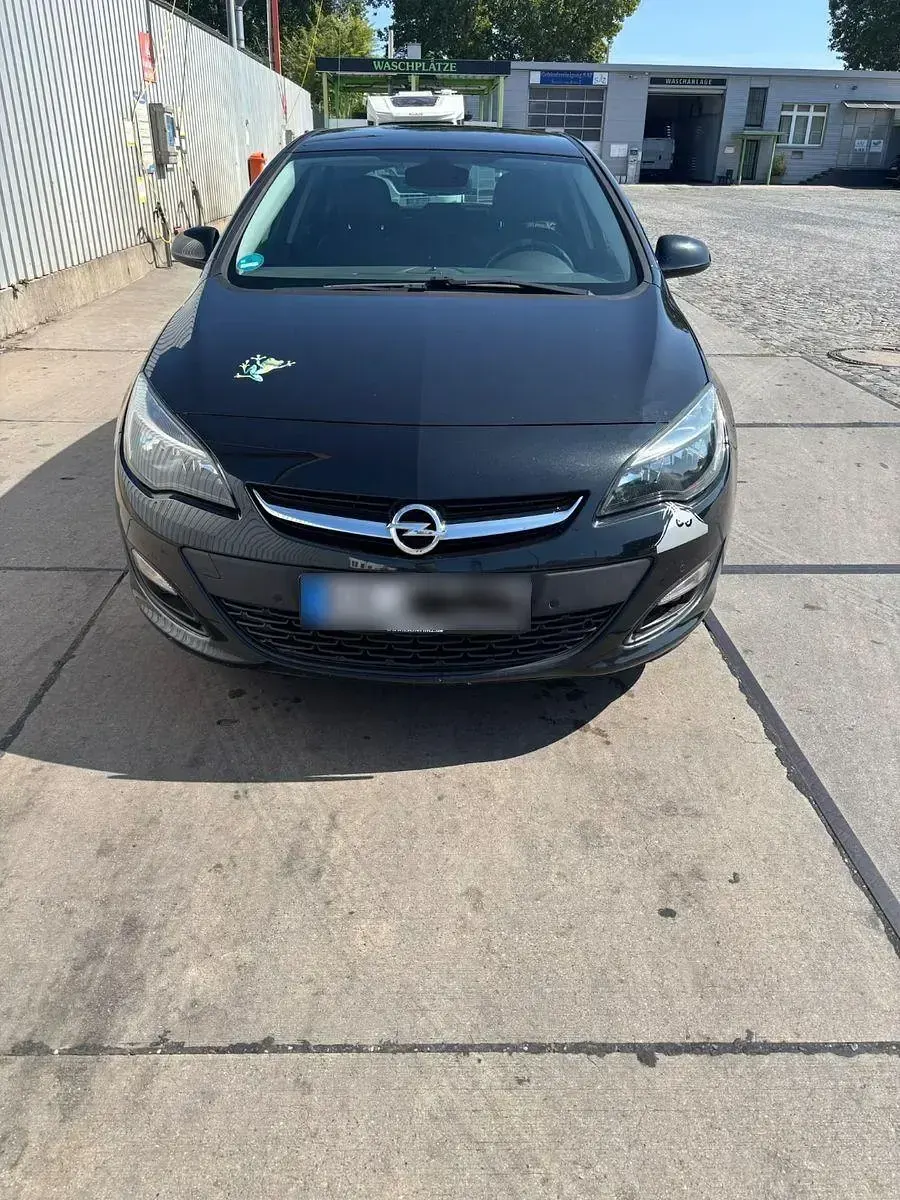 Gebraucht Opel Astra Style 140 PS (102 kW) 2014 Schwarz Limousine