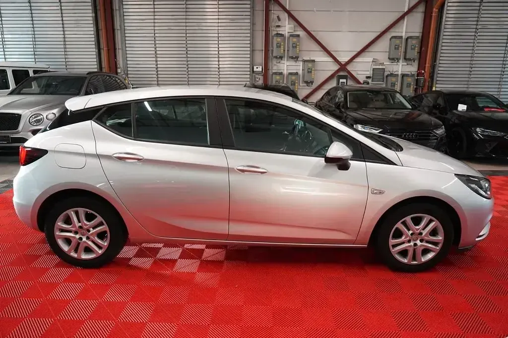 Gebraucht Opel Astra 105 PS (77 kW) 2018 Silber Limousine