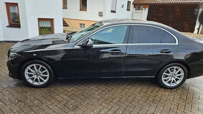 Schwarz Gebraucht 2024 Mercedes C220 Advanced Limousine | 37.500 € (Fairer Preis) - Bild 1/4