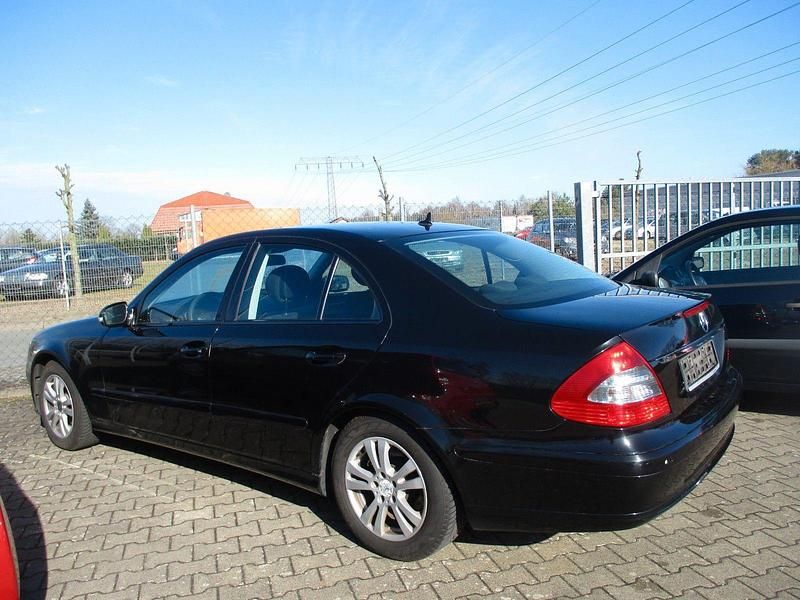 Gebraucht Mercedes E200 184 PS (135 kW) 2008 Schwarz Limousine