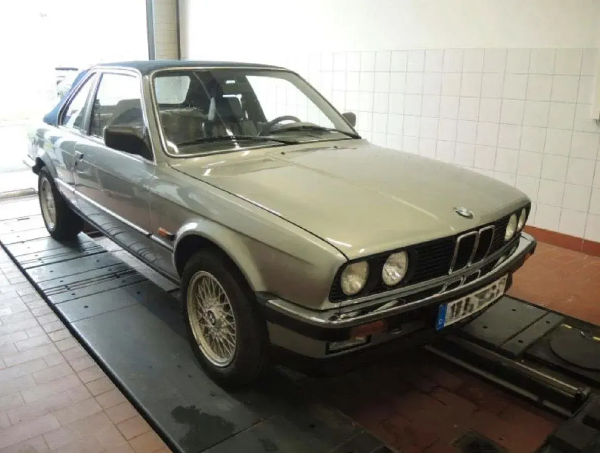 Gebraucht BMW 325 122 PS (89 kW) 1986 Blau Cabrio