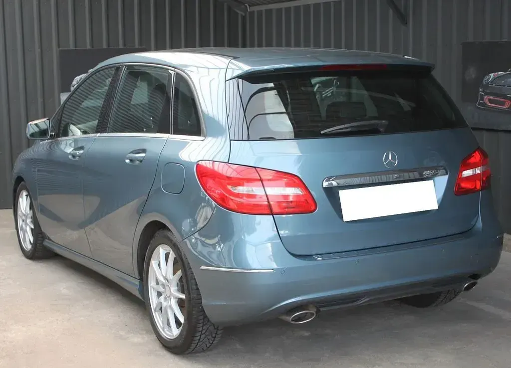 Gebraucht Mercedes B180 AMG Edition 1 109 PS (80 kW) 2012 Blau Kleinwagen