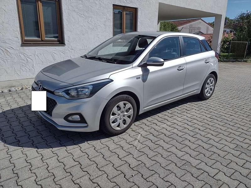 Silber Gebraucht 2019 Hyundai i20 Select Limousine | 7.200 € (Fairer Preis) - Bild 1/4