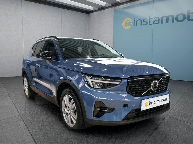 Blau Gebraucht 2024 Volvo XC40 Plus SUV | 36.249 € (Fairer Preis) - Bild 1/4