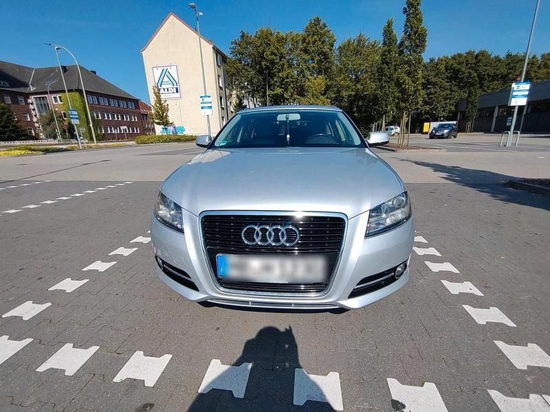 Silber Gebraucht 2012 Audi A3 Sportback Kombi | 7.999 € (Fairer Preis) - Bild 1/4