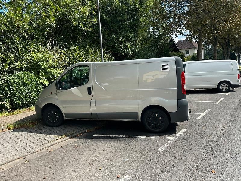 Gebraucht Opel Vivaro 140 PS (102 kW) 2014 Silber Van / Kleinbus