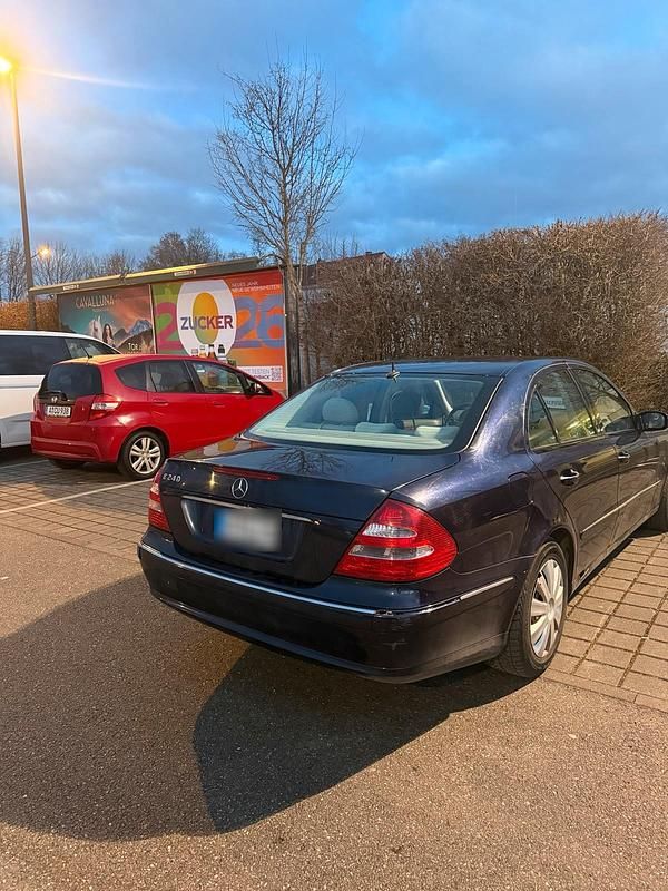 Gebraucht Mercedes E240 177 PS (130 kW) 2006 Blau Limousine