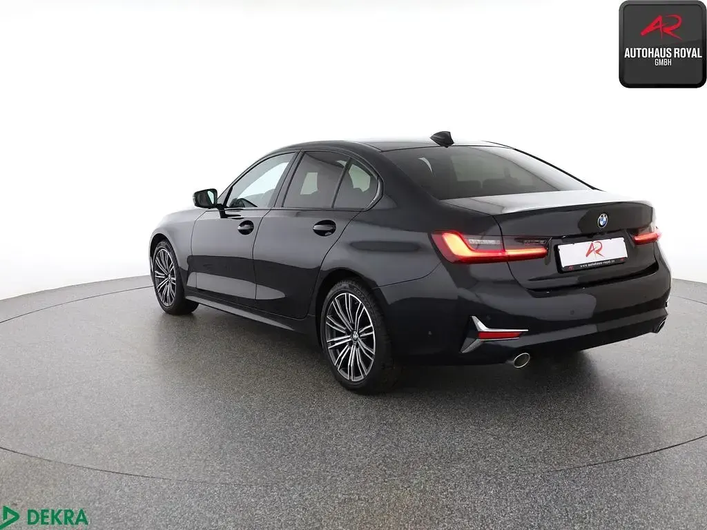 Gebraucht BMW 318 Luxury Line 150 PS (110 kW) 2022 Black sapphire Limousine