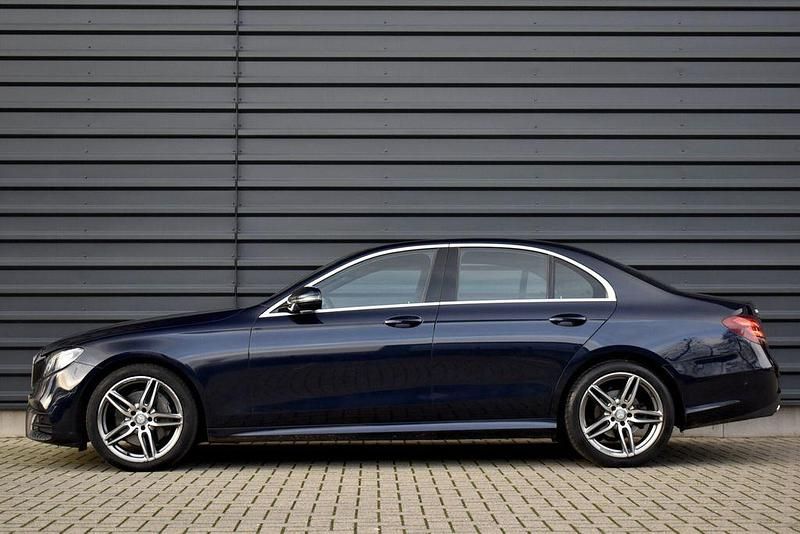 Gebraucht Mercedes E220 AMG line 194 PS (142 kW) 2016 Blau Limousine