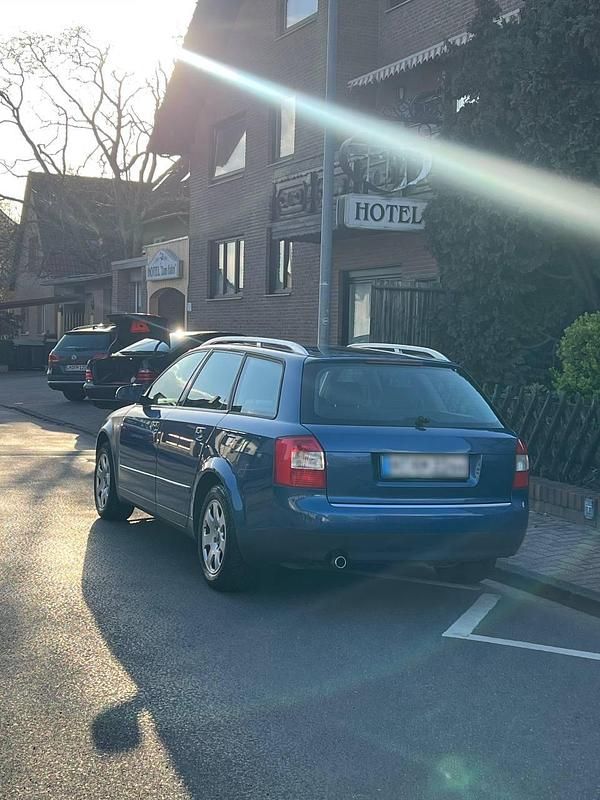 Second-hand Audi A4 166 CP (122 kW) 2001 Albastru Break