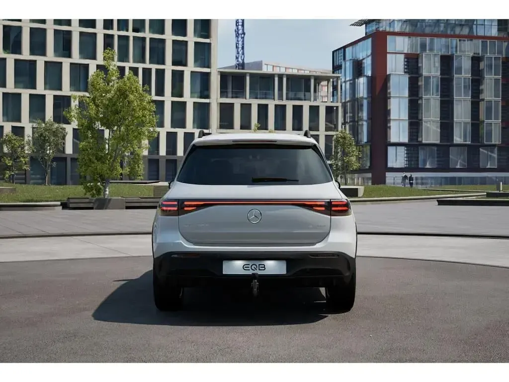 Gebraucht Mercedes EQB300 AMG 167 kW (228 PS) 2024 Unilack polarweiß SUV