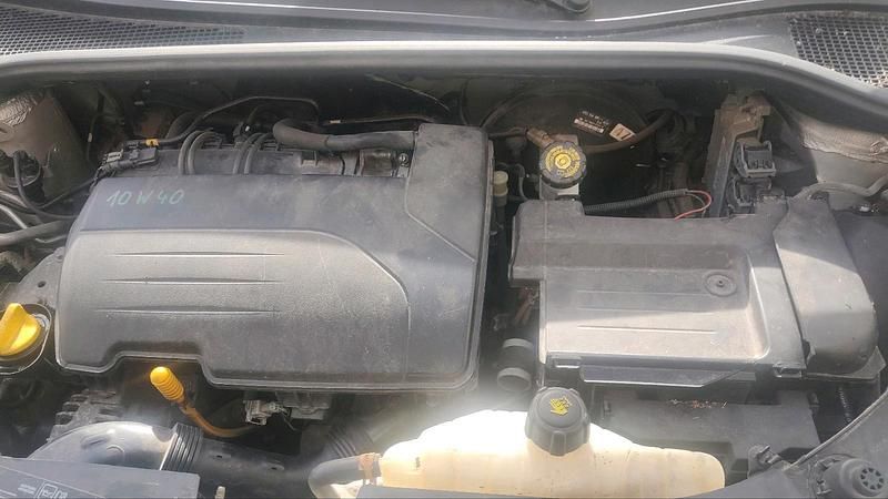 Gebraucht Renault Clio II 80 PS (58 kW) 2009 Grau Kleinwagen