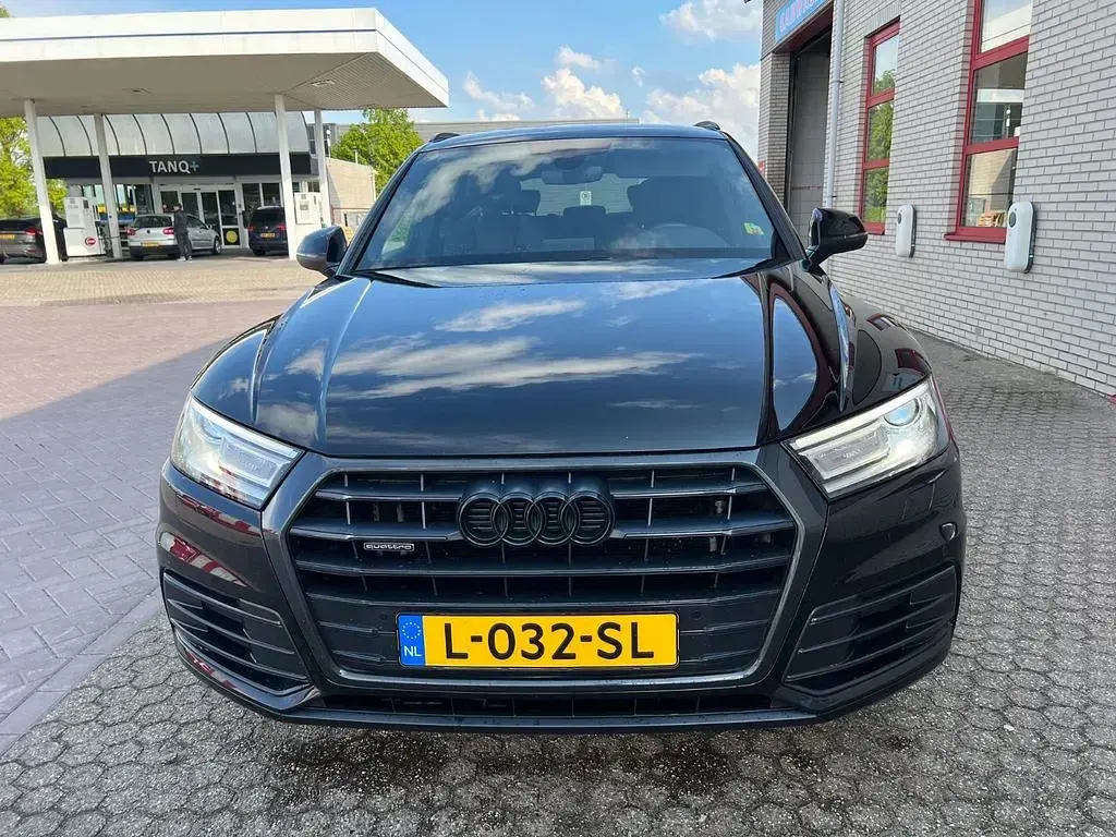 Second-hand Audi Q5 S-Line 190 CP (139 kW) 2018 Negru SUV