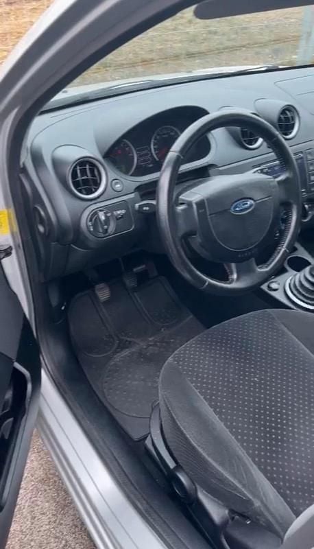 Gebraucht Ford Fiesta 100 PS (73 kW) 2004 Kleinwagen