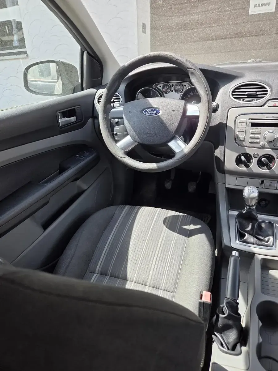 Gebraucht Ford Focus 100 PS (73 kW) 2008 Schwarz Limousine