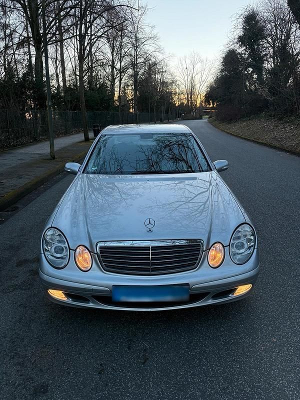 Gebraucht Mercedes E200 163 PS (119 kW) 2004 Silber Limousine