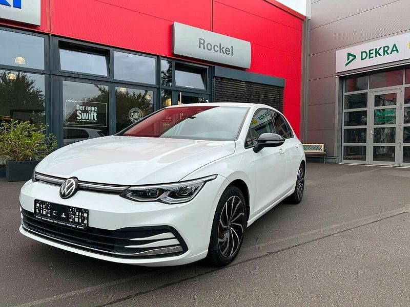 Weiß Gebraucht 2022 VW Golf VIII Active Limousine | 19.490 € (Superpreis) - Bild 1/4