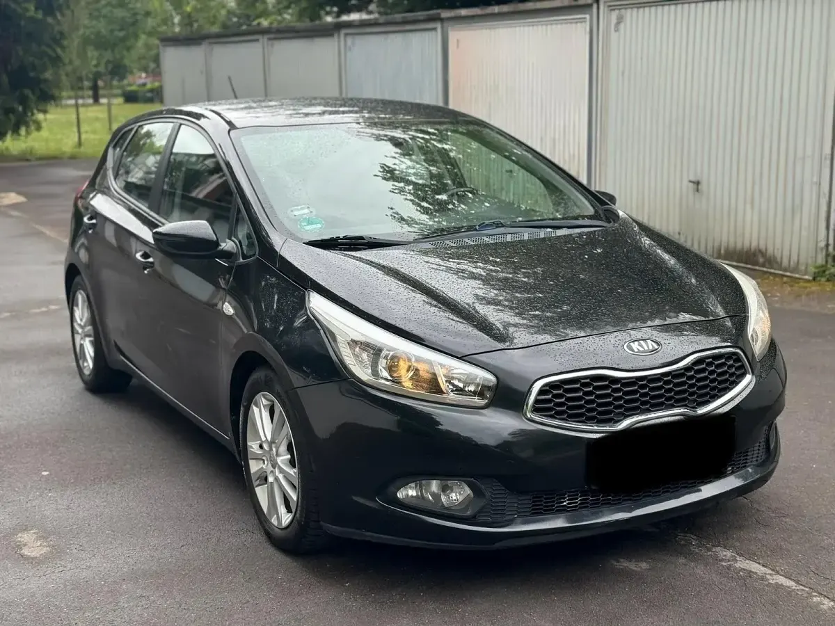 Gebraucht Kia Ceed 128 PS (94 kW) 2013 Schwarz Kleinwagen