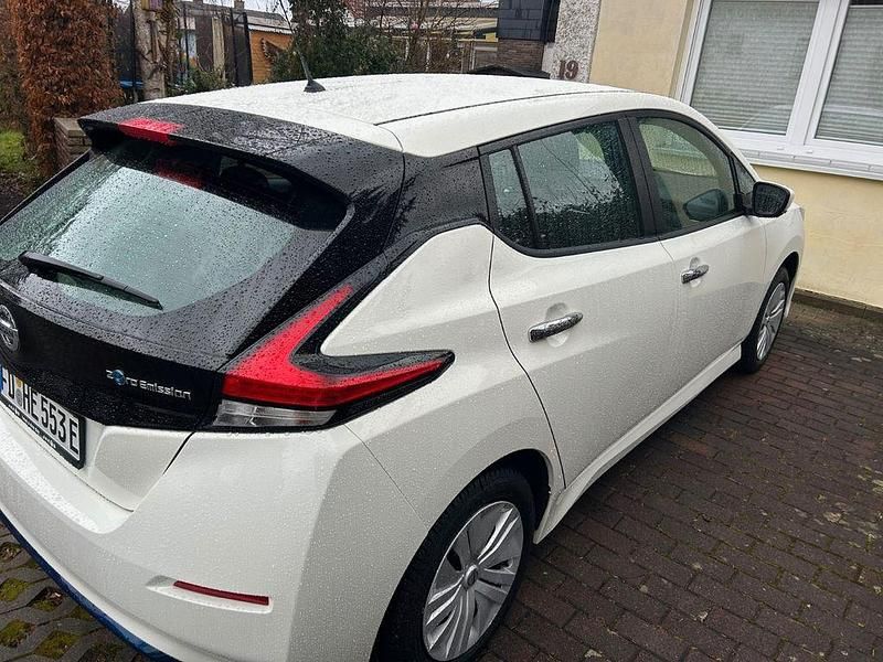 Gebraucht Nissan Leaf Visia 110 kW (150 PS) 2021 Weiß Kleinwagen