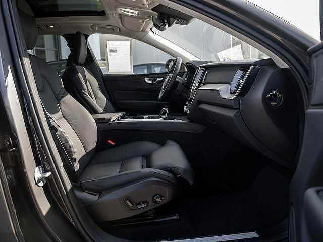 Gebraucht Volvo XC60 Plus 250 PS (183 kW) 2025 Platinum grey SUV