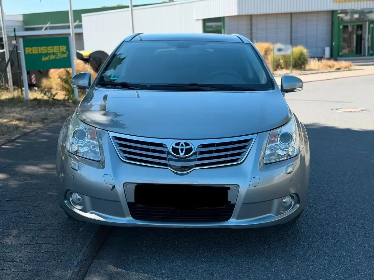 Gebraucht Toyota Avensis TEC-Edition 150 PS (110 kW) 2010 Grau Kombi