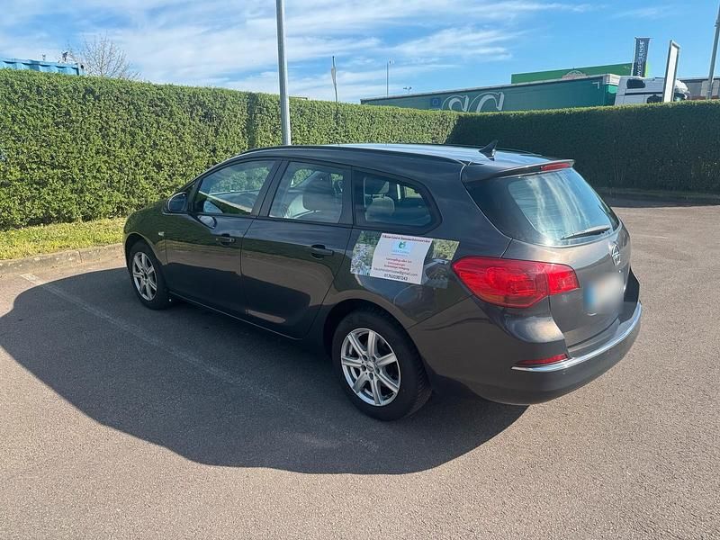 Gebraucht Opel Astra 130 PS (95 kW) 2013 Braun Kombi