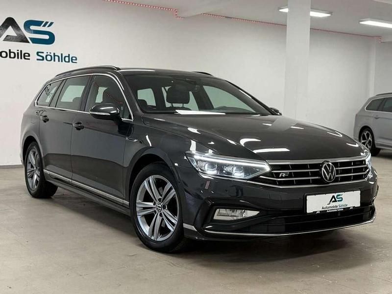 Grau Gebraucht 2022 VW Passat R-line Kombi | 20.890 € (Fairer Preis) - Bild 1/4