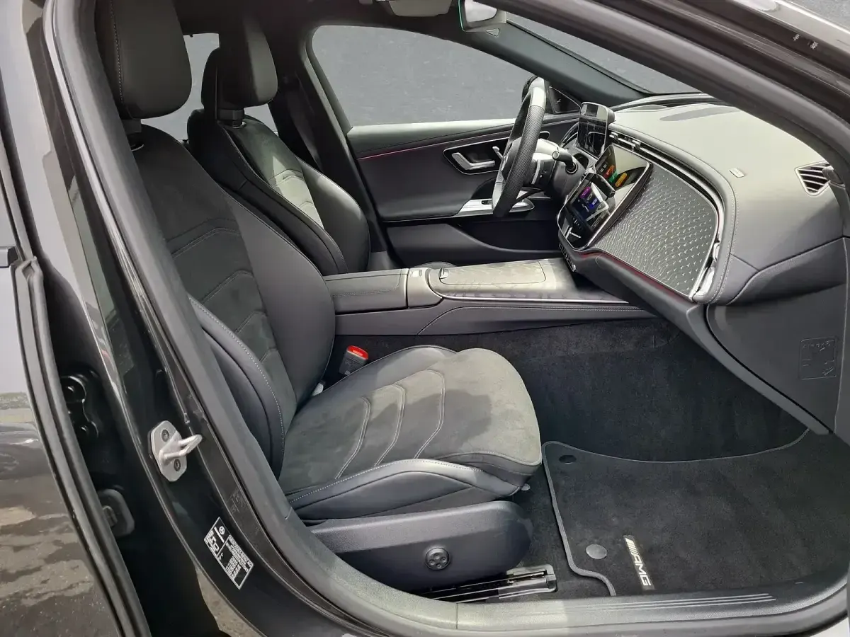Gebraucht Mercedes E300 Advanced 313 PS (230 kW) 2025 Andere Kombi