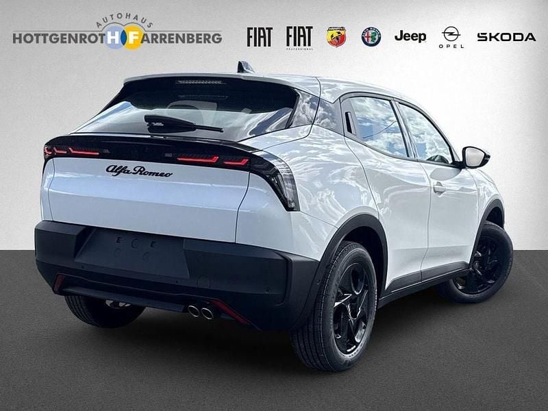 Neu Alfa Romeo Junior 145 PS (106 kW) 2026 Weiss SUV