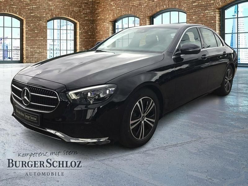 Unilack schwarz Gebraucht 2020 Mercedes E220 Limousine | 31.800 € (Fairer Preis) - Bild 1/4