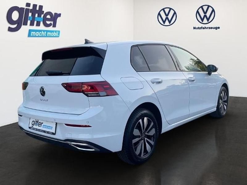 Gebraucht VW Golf VIII Move 131 PS (96 kW) 2023 Weiß (pure white) Limousine