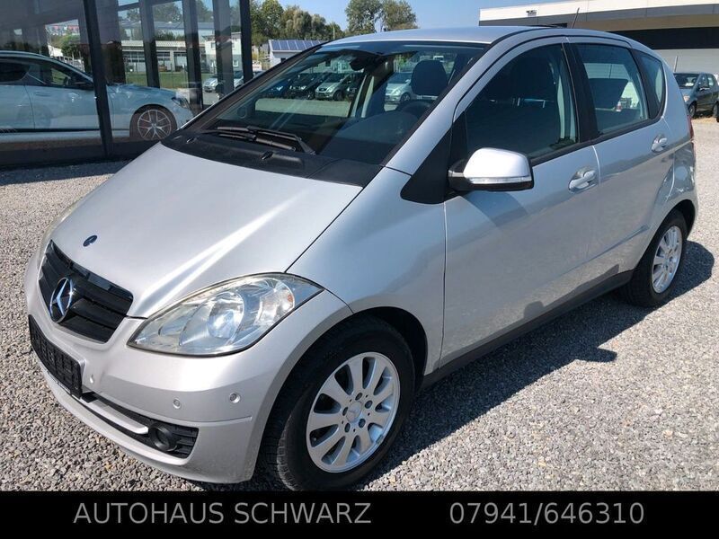 Silber Gebraucht 2009 Mercedes A180 Classic Limousine | 11.350 € - Bild 1/4