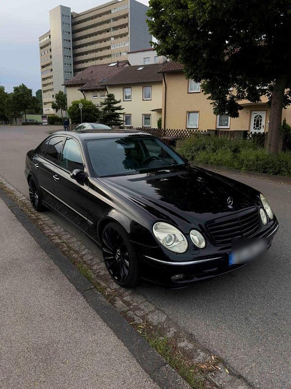 Schwarz Gebraucht 2005 Mercedes E350 Avantgarde Limousine | 6.000 € (Fairer Preis) - Bild 1/4