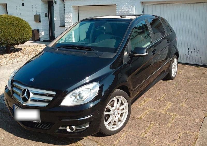 Gebraucht Mercedes B200 140 PS (102 kW) 2010 Schwarz Van / Kleinbus