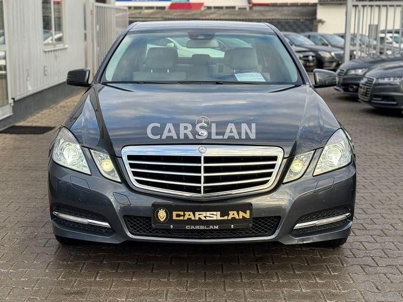Gebraucht Mercedes E220 Avantgarde 170 PS (125 kW) 2012 Grau Limousine