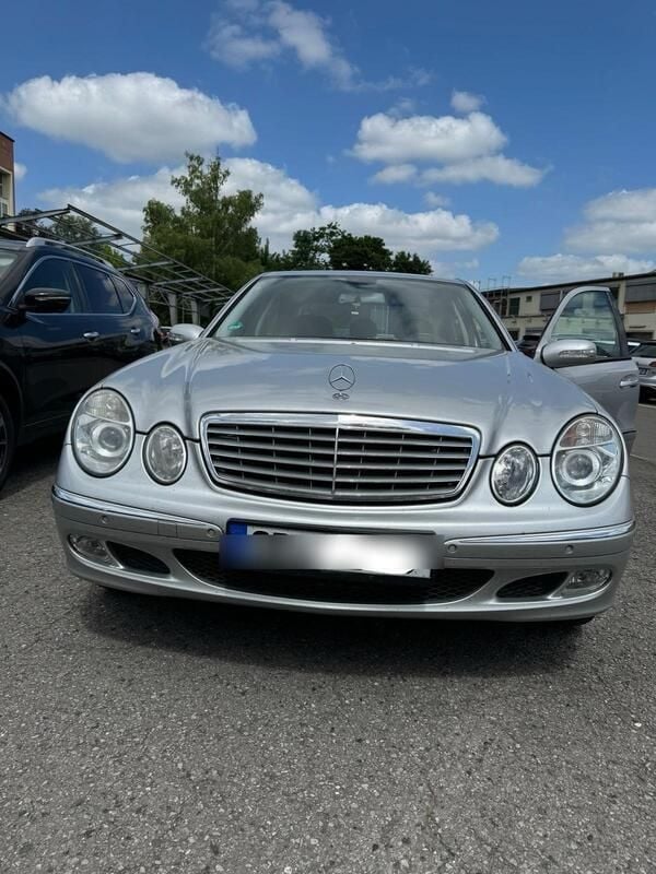 Silber Gebraucht 2004 Mercedes E320 Limousine | 2.000 € (Superpreis) - Bild 1/4