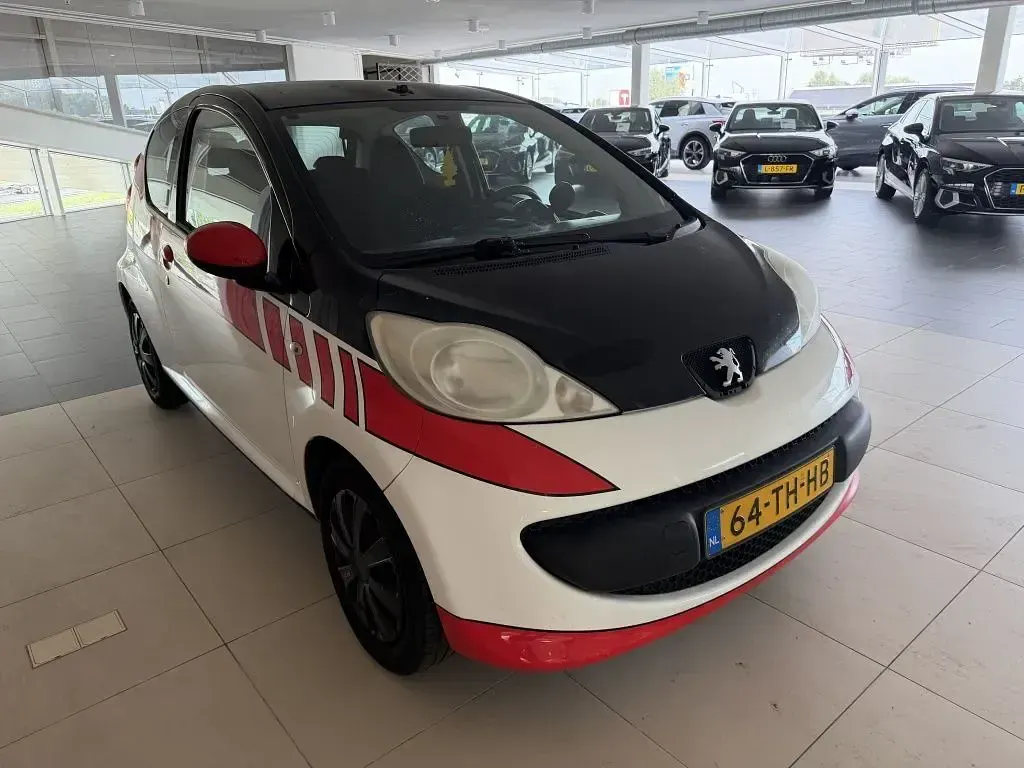 Gebraucht Peugeot 107 68 PS (50 kW) 2006 Weiß Kleinwagen