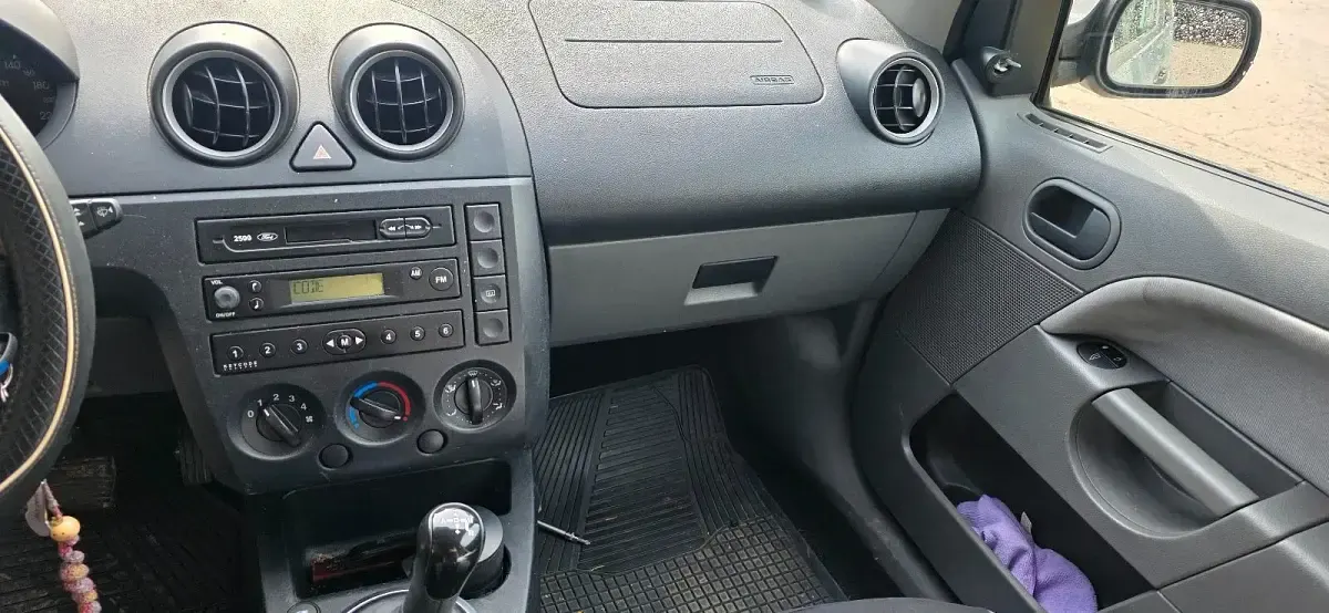 Gebraucht Ford Fiesta 75 PS (55 kW) 2004 Silber Kleinwagen