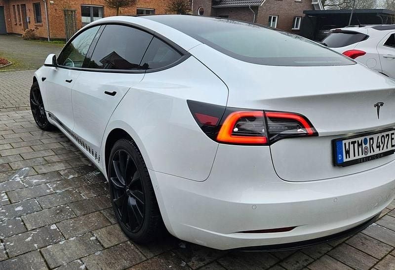 Gebraucht Tesla Model 3 Standard Range Plus 239 kW (325 PS) 2021 Weiß Limousine