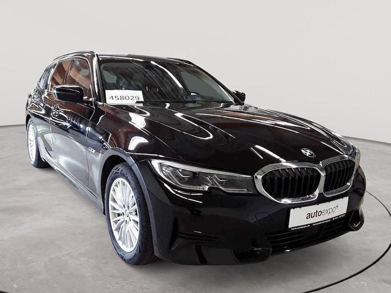 Schwarz uni Gebraucht 2022 BMW 330e Sport Line Kombi | 32.990 € (Guter Preis) - Bild 1/4