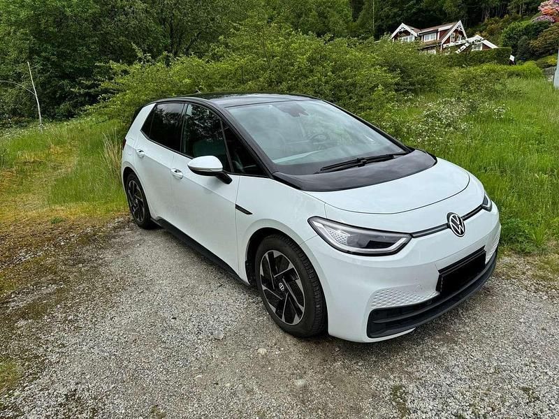 Weiß Gebraucht 2021 VW ID.3 Business Kleinwagen | 20.995 € (Guter Preis) - Bild 1/4