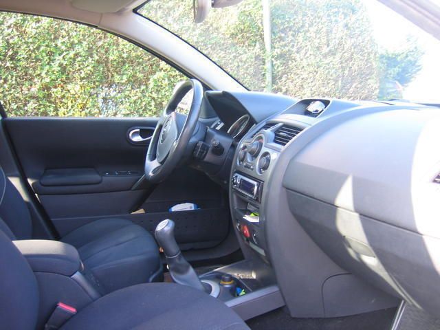 Gebraucht Renault Mégane II 113 PS (83 kW) 2003 Silber Limousine