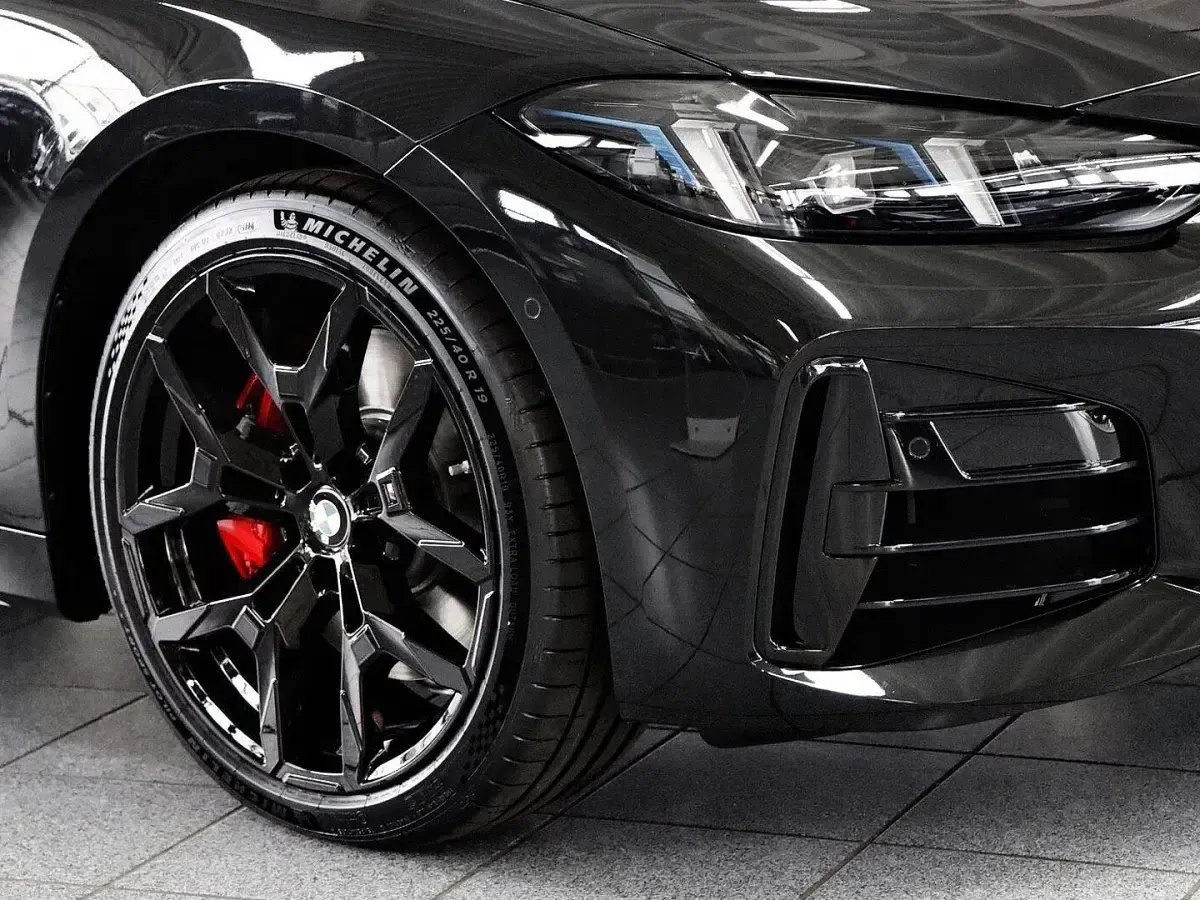 Neu BMW M440 M Sport 392 PS (288 kW) 2026 Black sapphire Limousine