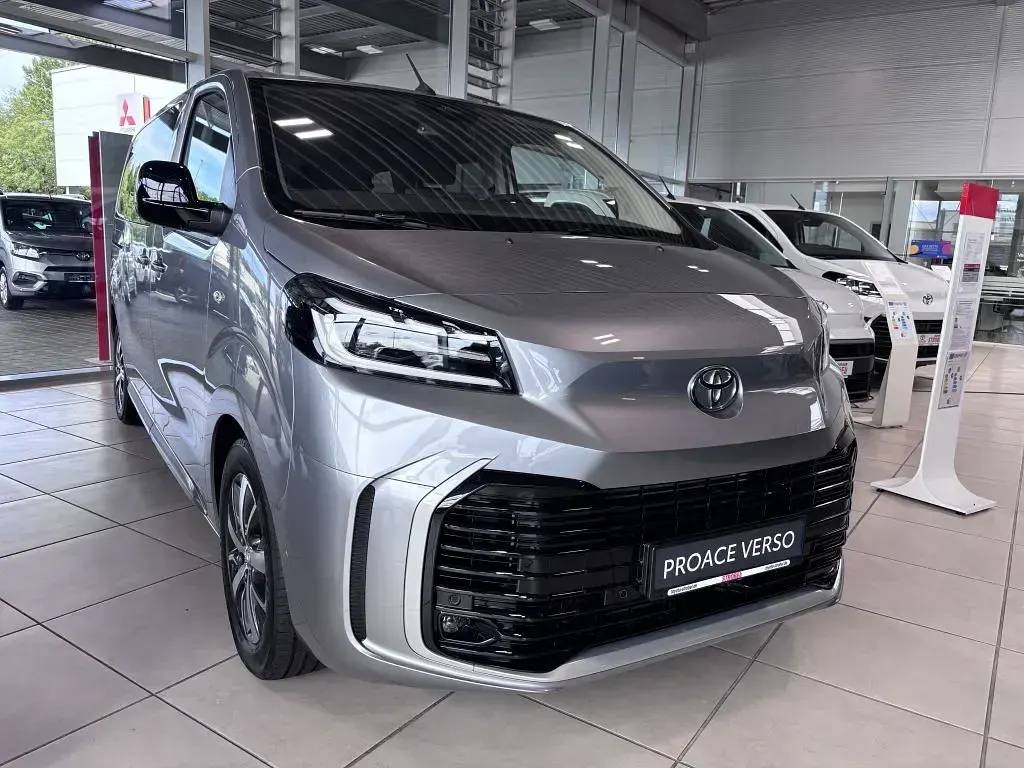 Neu Toyota Proace Verso Touch 150 PS (110 kW) 2026 Silber Kombi