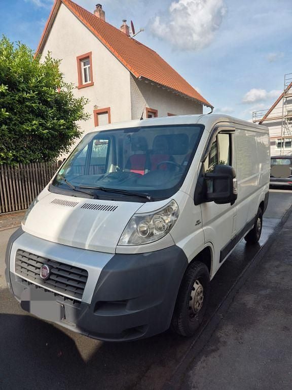 Rot Gebraucht 2011 Fiat Ducato Van | 8.000 € (Etwas zu teuer) - Bild 1/4