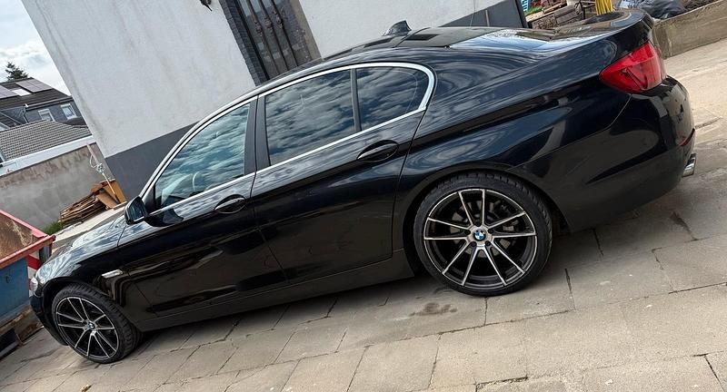Second-hand BMW 525 218 CP (160 kW) 2011 Negru Berlinǎ