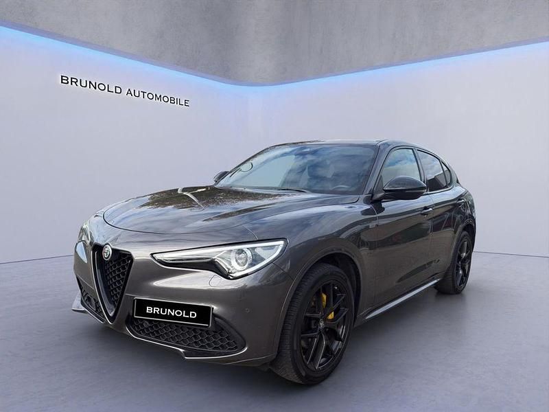 Grau Gebraucht 2022 Alfa Romeo Stelvio Veloce SUV | 31.900 € (Fairer Preis) - Bild 1/4