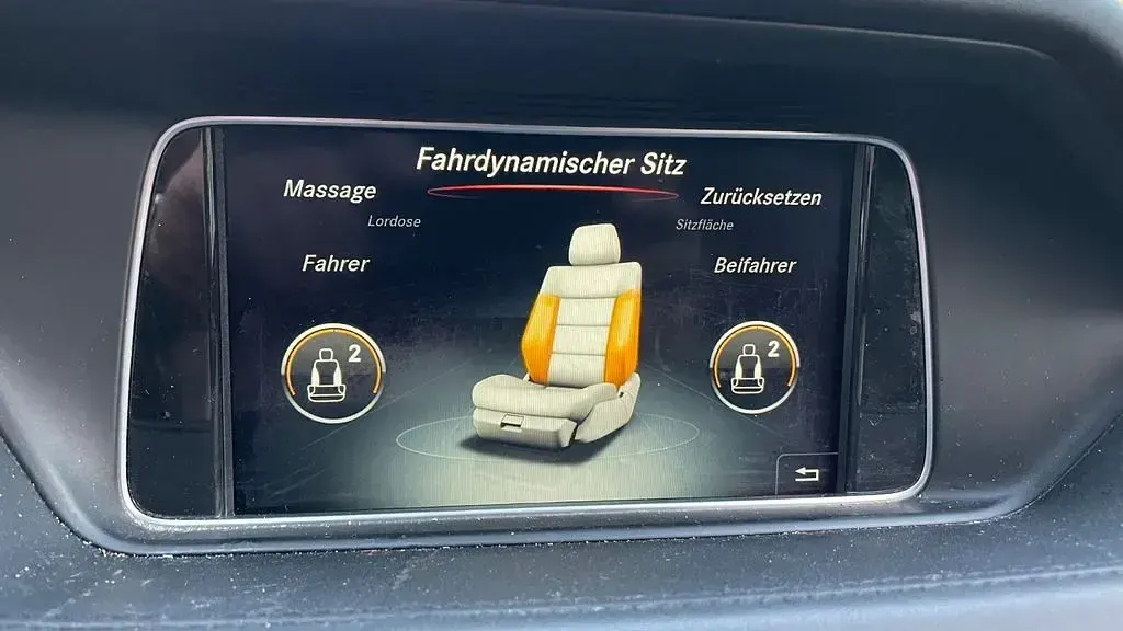 Gebraucht Mercedes E220 Avantgarde 170 PS (125 kW) 2015 Schwarz Limousine