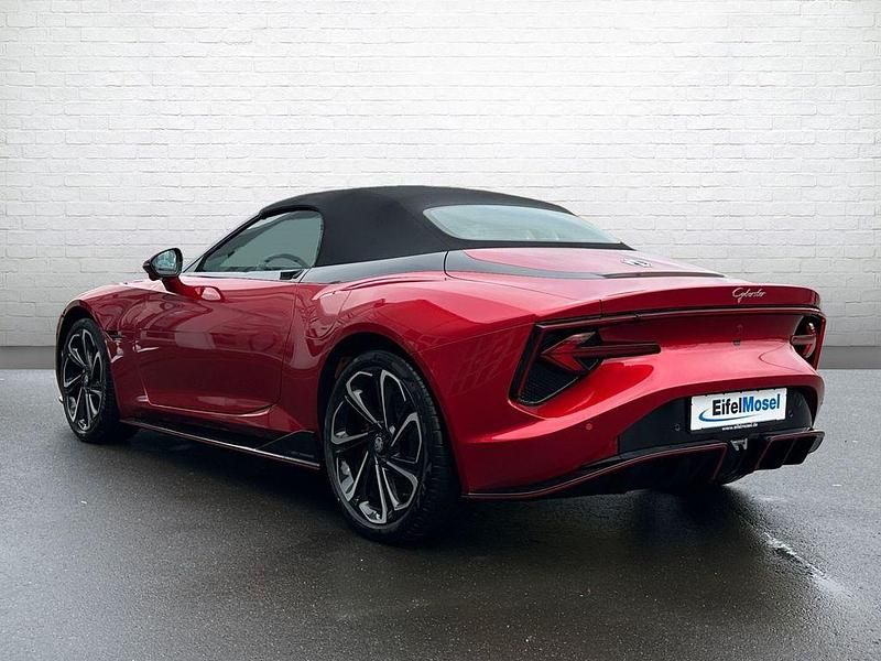 Gebraucht MG Cyberster 375 kW (510 PS) 2026 Rot Cabrio