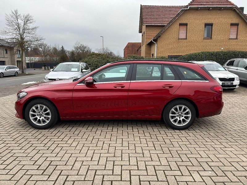 Gebraucht Mercedes C200 136 PS (100 kW) 2018 Rot Kombi